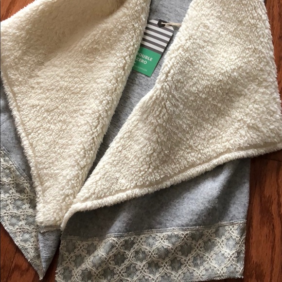 Double Zero Lace Vest - Picture 2 of 3